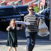 Jennifer Garner et sa fille Violet sortent du restaurant Louise où elles ont acheté une pizza à Brentwood, le 31 janvier 2013