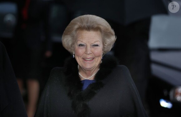 La reine Beatrix arrive pour sa soirée d'anniversaire. La famille royale d'Orange-Nassau était rassemblée au Théâtre Beatrix d'Utrecht le 1er février 2013 pour célébrer les 75 ans de la reine Beatrix des Pays-Bas, née le 31 janvier 1938.