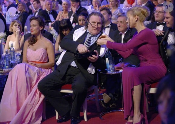 Sonja Kirchberger, Gérard Depardieu et Veronica Ferres lors du Semper Opernball Gala à l'opéra de Dresde en Allemagne le 1er février 2013