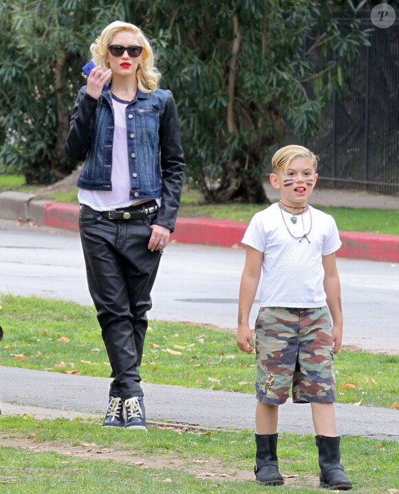 Gwen Stefani et son fils Kingston profitent d'une belle journée dans un parc du quartier de Bel Air. Los Angeles, le 2 février 2013.