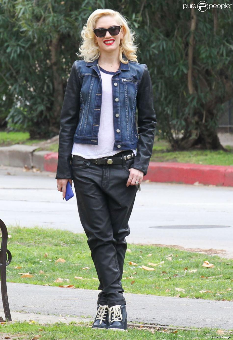 Gwen Stefani, maman ultra stylée pour une après-midi avec mari et enfants dans un parc du quartier de Bel Air. Los Angeles, le 2 février 2013.