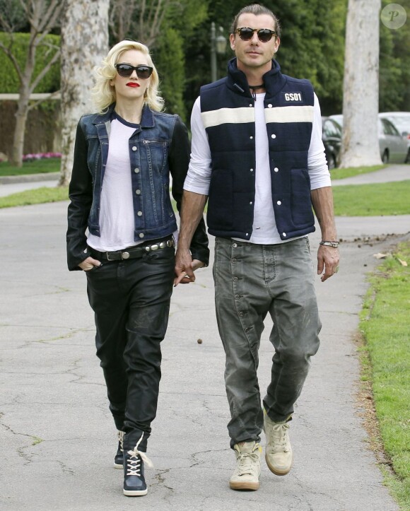 Gwen Stefani et Gavin Rossdale, parents unis et amoureux au cours d'une balade dans un parc du quartier de Bel Air. Los Angeles, le 2 février 2013.