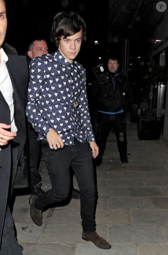 Harry Styles, du groupe One Direction, a fêté son anniversaire avec des amis au nightclub Alibi à Londres jusqu'à 3h puis dans une maison privée jusqu'à 4h30 du matin. Le 1er février 2013.