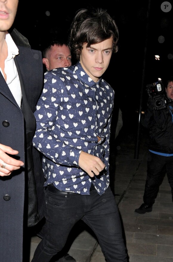 Harry Styles, du groupe One Direction, a fêté son anniversaire avec des amis au nightclub Alibi à Londres jusqu'à 3h puis dans une maison privée jusqu'à 4h30 du matin. Le 1er février 2013.
