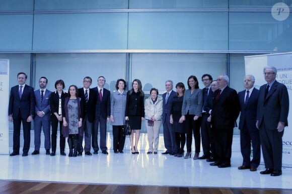 Letizia d'Espagne, présidente d'honneur de l'Association espagnole de lutte contre le cancer, présidait le 4 février 2013 dans le cadre de la Journée mondiale contre le cancer le Forum 'Pour une approche globale', au siège de la société Garrigues, à Madrid.