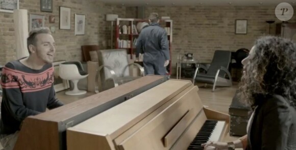 Christophe Willem et Sophia Delila dans  "What Did I do", clip mis en ligne le 4 février 2013.