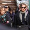 Anne Hathaway et son mari Adam Shulman arrive à Paris Gare du Nord pour Les Misérables, le 6 février 2013.
