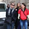 Adam Shulman accompagne sa belle Anne à Paris pour la promotion des Misérables, le 6 février 2013.