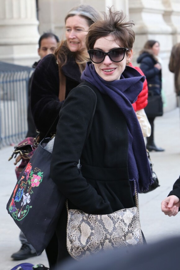 Anne Hathaway à son arrivée à Paris, le 6 février 2013.