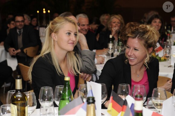 Kristina Mladenovic et Pauline Parmentier lors du dîner officiel de Fed Cup à Limoges le 7 février 2013 avant la rencontre face à l'Allemagne