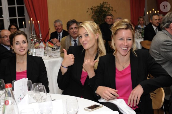 Alizé Cornet, Kristina Mladenovic et Pauline Parmentier lors du dîner officiel de Fed Cup à Limoges le 7 février 2013 avant la rencontre face à l'Allemagne