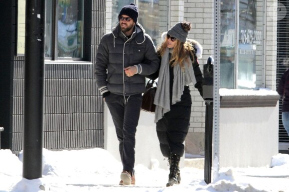Blake Lively et Ryan Reynolds, en amoureux dans les rues de Sudbury au Canada, le 9 février 2013.