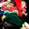 Jennie Garth a posté dimanche 10 février une photo de sa fille Fiona cachée sous une pile de vêtements.