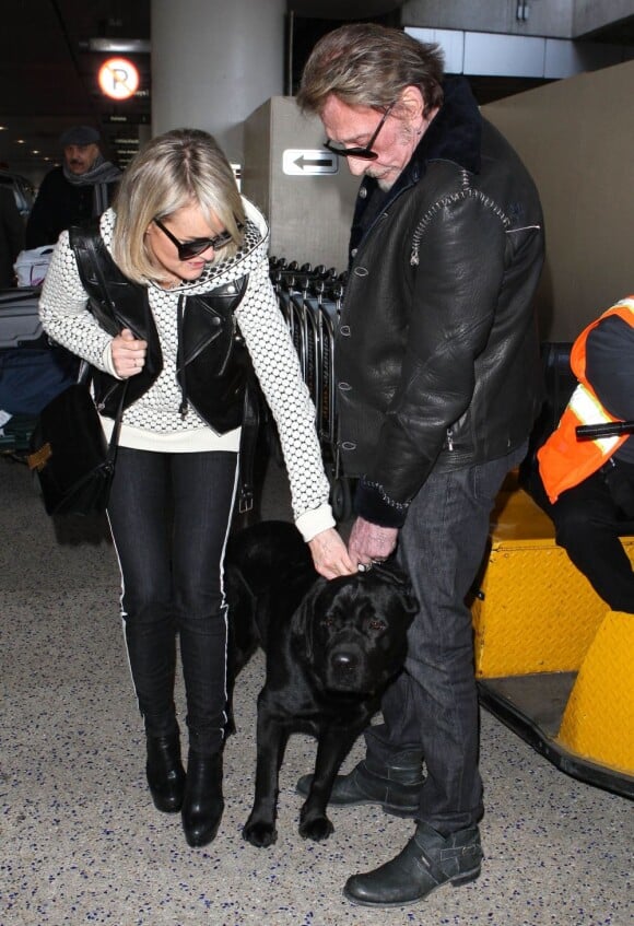 Johnny Hallyday et Laeticia arrivent à Los Angeles, le 10 février 2013.