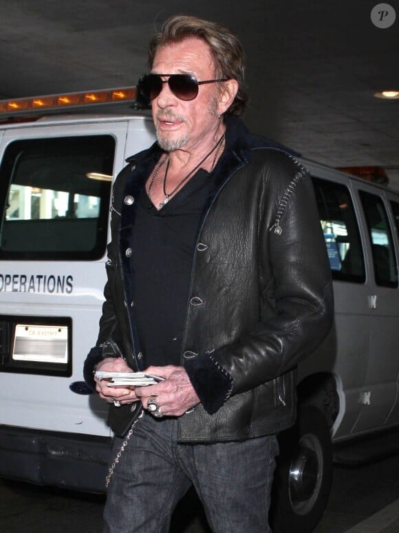 Johnny Hallyday arrive à Los Angeles, le 10 février 2013.