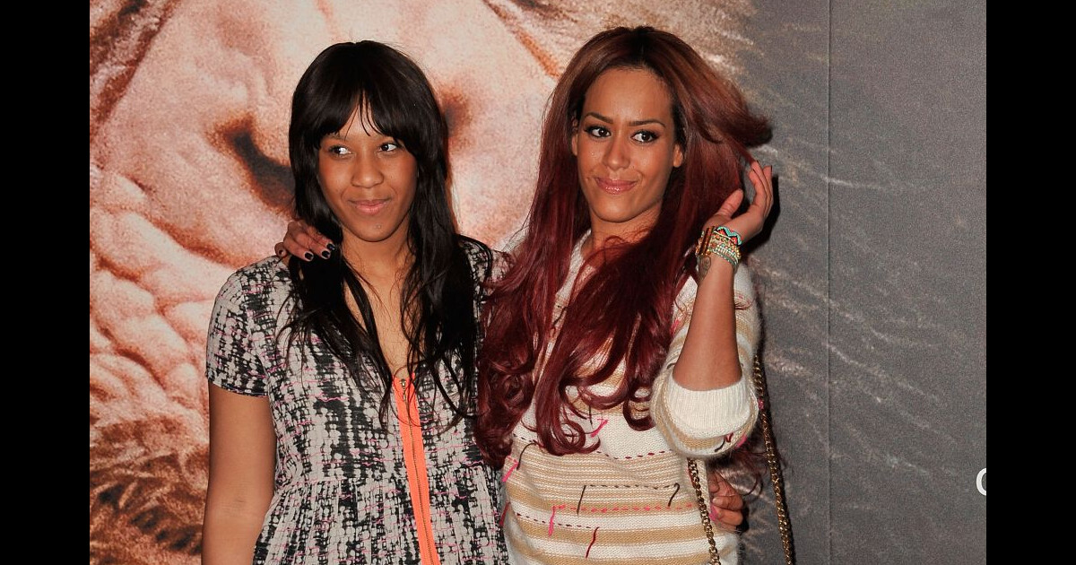 Amel Bent et sa soeur Mélissa radieuses pour découvrir des chimpanzés Purepeople Amel Bent et sa soeur Mélissa radieuses pour découvrir des chimpanzés Purepeople