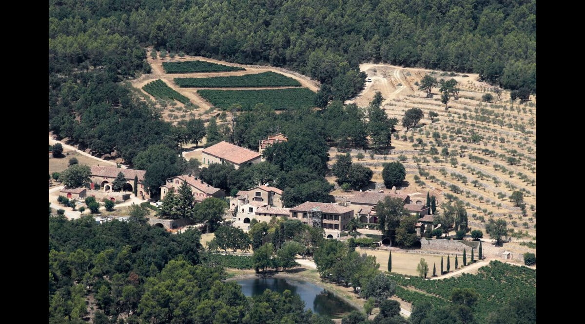 Photo : Vue aérienne du domaine de Miraval dans le Var appartennant à ...