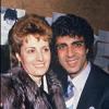 Enrico Macias avec sa femme Suzy à Paris le 9 mars 1985. 