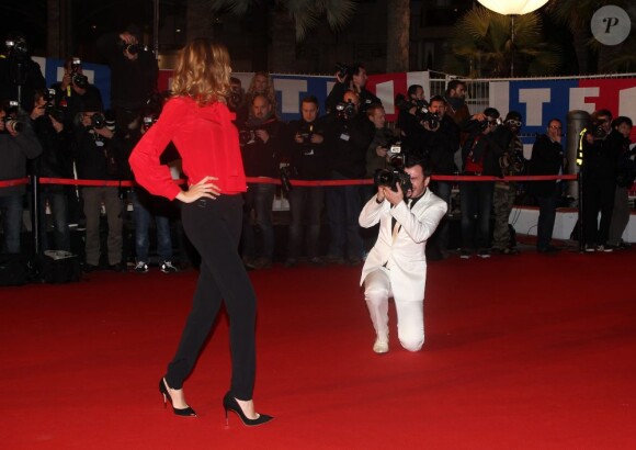 Isabelle Funaro et Michaël Youn s'éclatent pendant 14e édition des NRJ Music Awards au Palais des Festivals à Cannes le 26 janvier 2013.