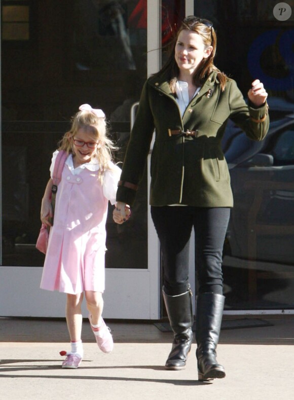 Jennifer Garner va chercher Violet à l'école à Santa Monica,le 13 février 2013