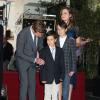 Simon Baker, entouré de ses enfants, reçoit son étoile sur le célèbre Walk of fame à Hollywood, le 14 février 2013