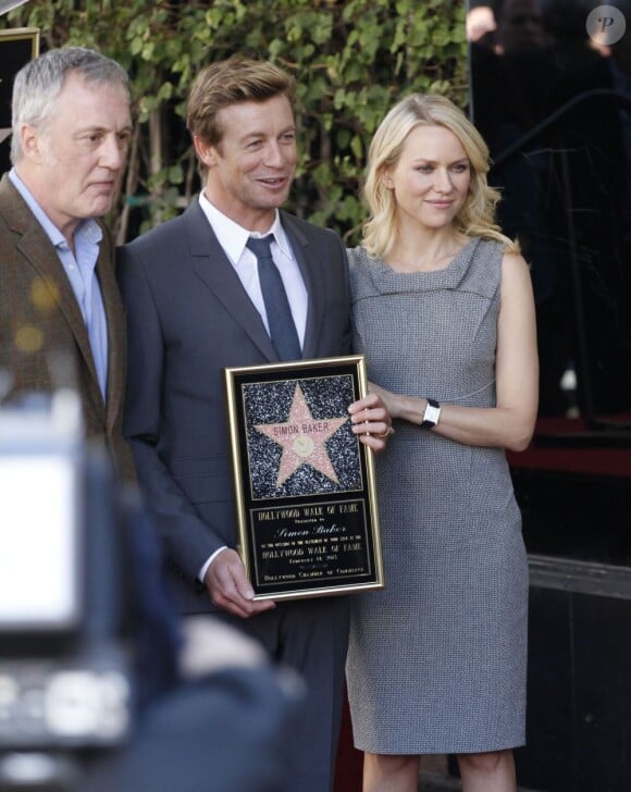 Simon Baker reçoit son étoile sur le célèbre Walk of fame devant Naomi Watts à Hollywood, le 14 février 2013