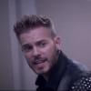 M. Pokora et Tal dans le clip Envole-moi, titre présent sur la compilation Génération Goldman dans les bacs le 19 novembre 2012.