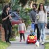 Alessandra Ambrosio en famille dans les rues de Los Angeles le 16 février 2013