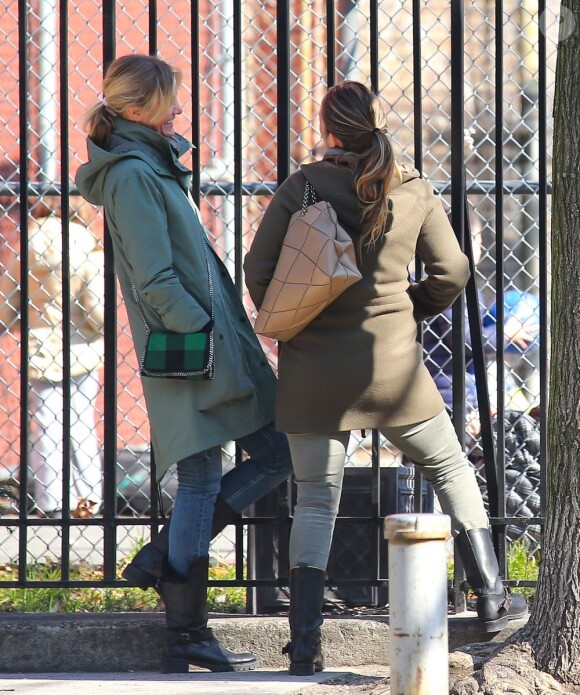 Cameron Diaz se promène avec une amie proche dans les rues de New-York, le 15 février 2013.
