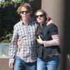 Julia Roberts et son mari Dave s'accordent un moment à deux le 16 février à Santa Monica