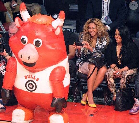 Beyoncé et une amie lors du All Star Game 2013 qui se déroulait à Houston le 17 février 2013