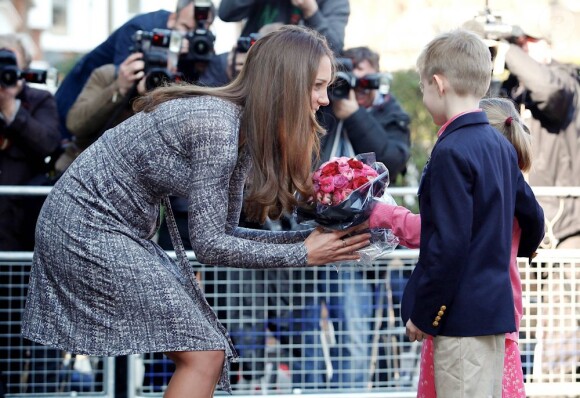 Kate Middleton, enceinte de 5 mois, en visite dans un centre de traitement pour femmes dépendantes, la Hope House, en tant que marraine d'Action on Addiction, dans le sud de Londres, le 19 février 2013.