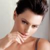 Catrinel Menghia pose pour Relfections.