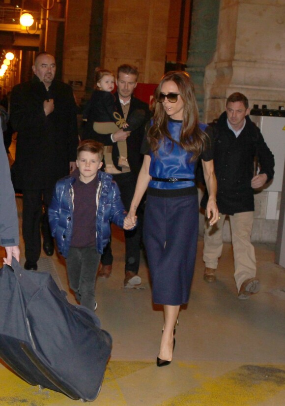David Beckham, sa femme Victoria et leurs enfants Brooklyn, Romeo, Cruz et Harper sont arrivés lundi 18 février 2013 à la gare du Nord par l'Eurostar en provenance de Londres, escortés par une trentaine de personnes