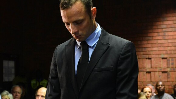 Oscar Pistorius accablé et en pleurs, mais une accusation ridiculisée
