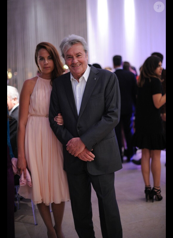 Le comédien Alain Delon et sa fille Anouchka, le 12 juin 2012 à Paris.