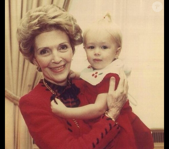 Paris Hilton a posté une photo d'elle, le 11 janvier 2013 sur Instagram, bébé avec Nancy Reagan, femme du président Donald Reagan.
