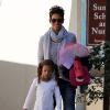 L'actrice Halle Berry va chercher sa fille Nahla à l'école à Los Angeles, le 25 février 2013.