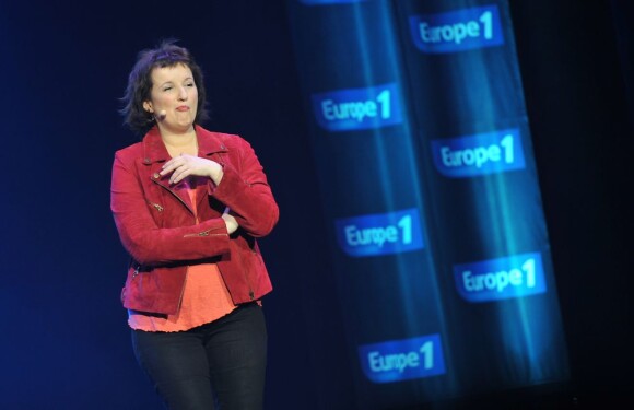 Anne Roumanoff sur la scène de Bobino pour la grande soirée humoristique "Europe 1 fait Bobino", le 18 février 2013
