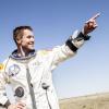 L'Autrichien Felix Baumgartner venant de sauter à 39 kilomètres d'altitude, franchissant le mur du son le 14 octobre 2012, à Roswell, au Nouveau-Mexique.