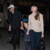 Kevin Costner et sa famille à l'aéroport LAX de Los Angeles, le 26 février 2013.