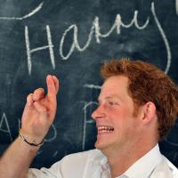 Prince Harry : Danse, rires et beignets, loin de Cressida il ne s'ennuie pas