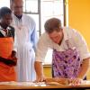Le prince Harry a appris à faire des makoenyas, en visite au Lesotho avec Sentebale, s'est essayé le 27 février 2013 au centre Kananelo pour les sourds, à Maseru.