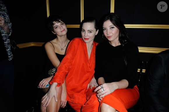 Melissa George, Pixie Geldof et Daisy Lowe lors du défilé H&M automne-hiver 2013-2014 au musée Rodin. Paris, le 27 février 2013.