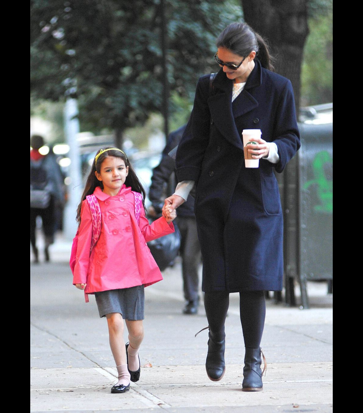 Vidéo Katie Holmes Et Suri Cruise Se Promènent Dans Les Rues De New York Le 22 Octobre 2012 