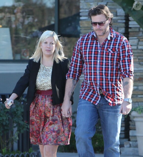 Tori Spelling et son mari Dean McDermott sont allés faire des courses chez Bristol Farms à Sherman Oaks. Le 8 décembre 2012.