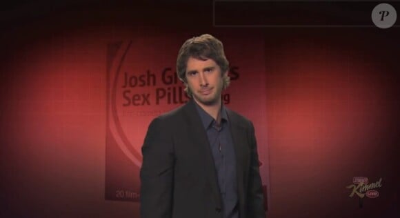 Josh Groban dans un clip promotionnel pour ses pilules Josh Groban's Sex Pills dans le Jimmy Kimmel Live
