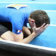  Renaud Lavillenie effondré après sa déception malgré sa victoire lors des Championnats d'Europe d'athlétisme indoor au Scandinavium Arena de Göteborg le 3 mars 2013 lors du concours du saut à la perche 