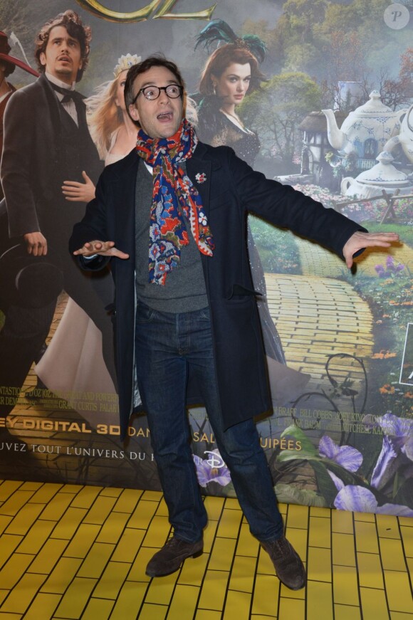 Jonathan Lambert pose à l'avant-première du film Le Monde Fantastique d'Oz au Pathé Wepler à Paris, le 4 mars 2013.