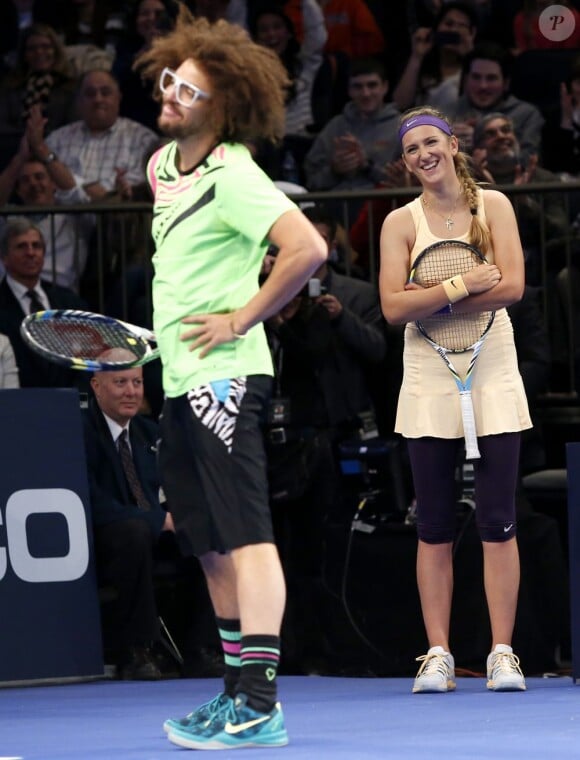 Redfoo lors d'un match exhibition face à Serena Williams après avoir pris la place de sa compagne Victoria Azarenka lors du BNP Paribas Showdown au Madison Square Garden de New York le 4 mars 2013